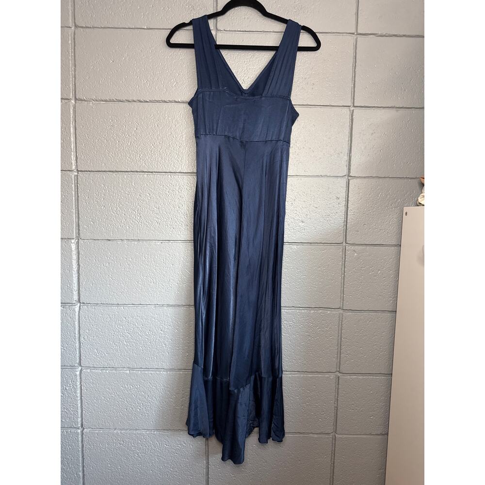 Women's Cut Loose Silky Drop Waist Flared Hem Tank Dress in Navy Taylor Swift - Picture 2 of 3